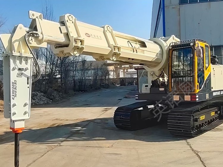 LB120IV型履帶式全液壓拆爐機(jī)